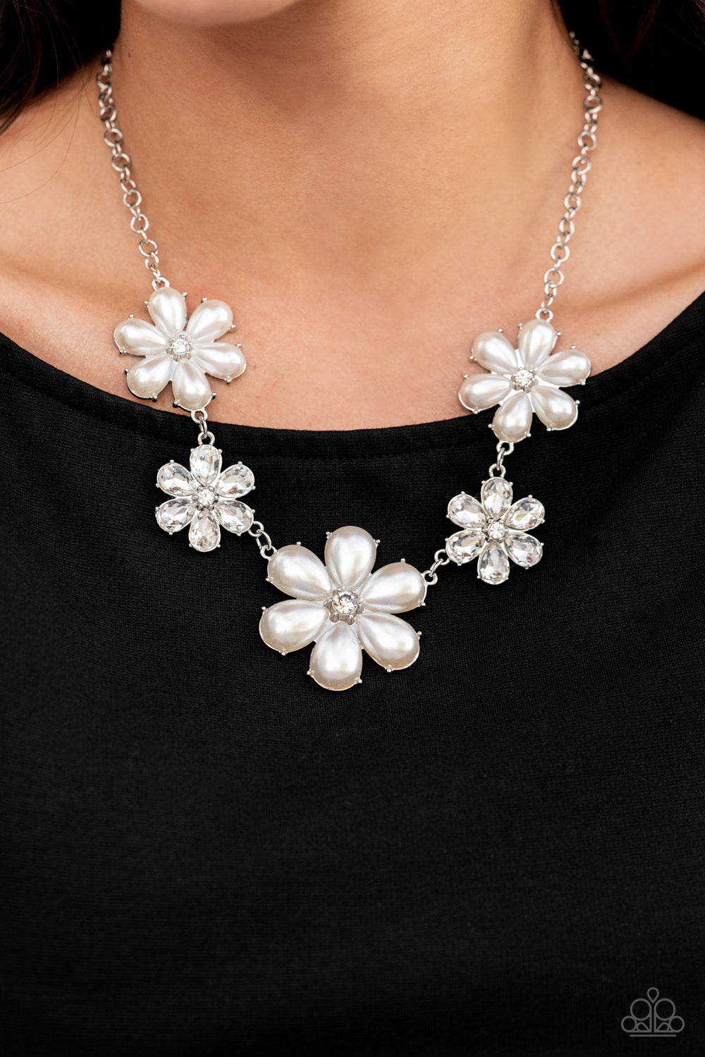 PAPARAZZI DECEMBER 2021 LIFE OF THE PARTY - Fiercely Flowering - WHITE