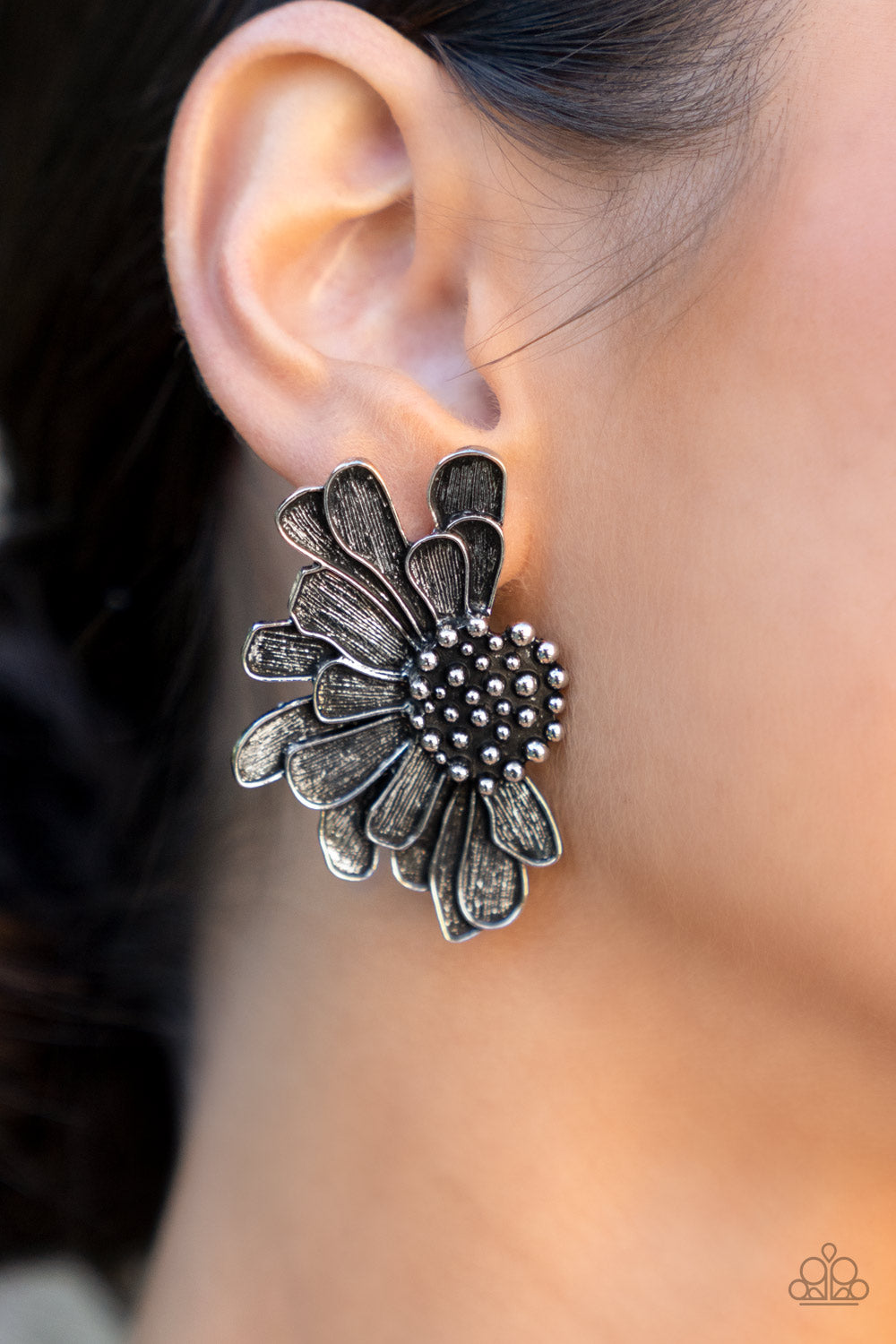 PAPARAZZI APRIL 2022 LIFE OF THE PARTY - FARMSTEAD MEADOW - SILVER POST EARRING
